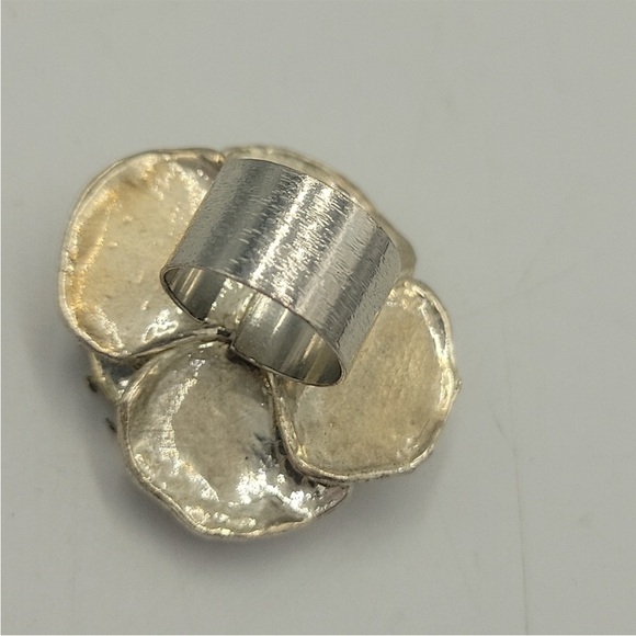 Marc Jacobs Adjustable Flower Ring - gorgeous pink Chrystals and silver metal - Picture 5 of 5